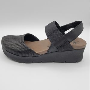 OTBT Womens  Sz 8 Black Roadie Leather Sandals Low Platform Wedges Cushioned EUC